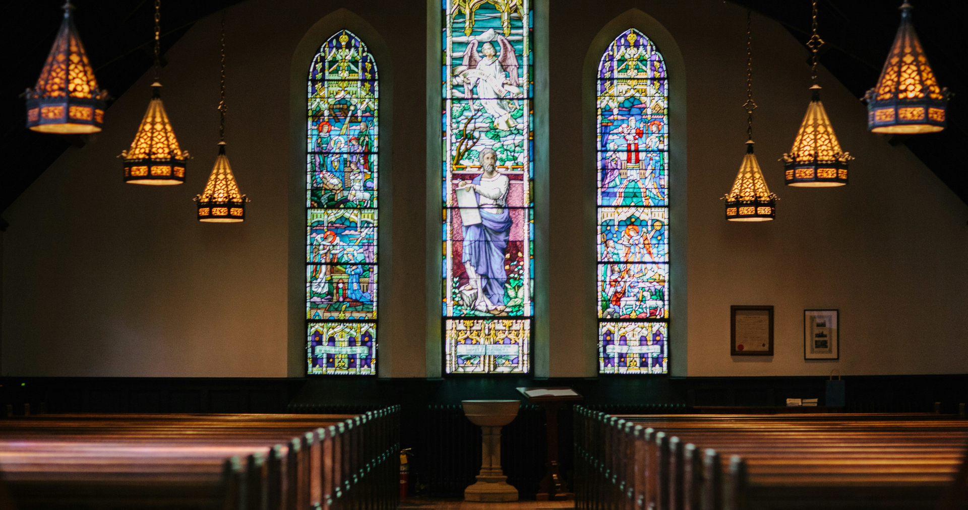 Picture of the interior of a church